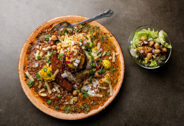 11時～15時迄お昼の営業を行っております。